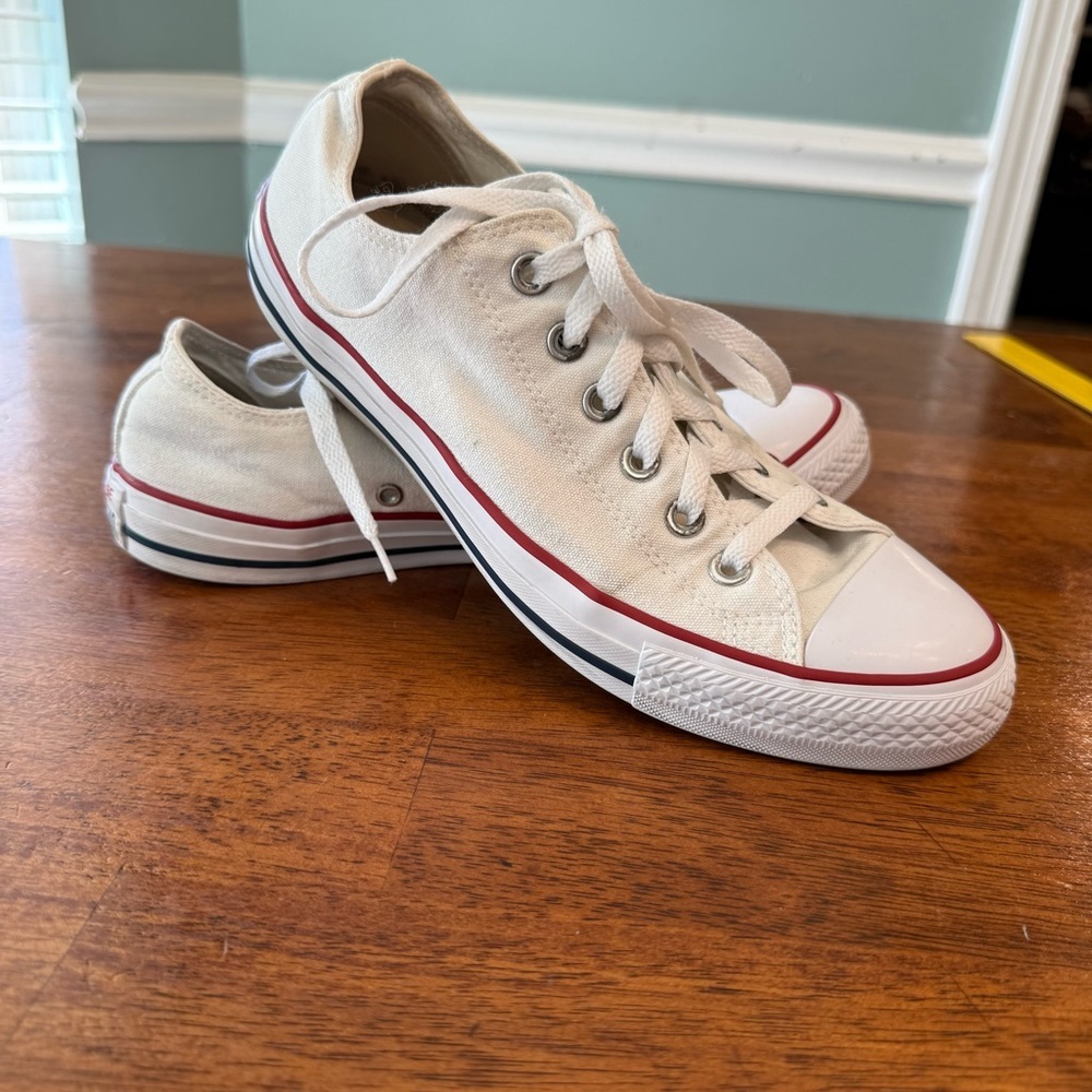Converse All Star White and Red low Sneakers men’s size 7 women’s size 9